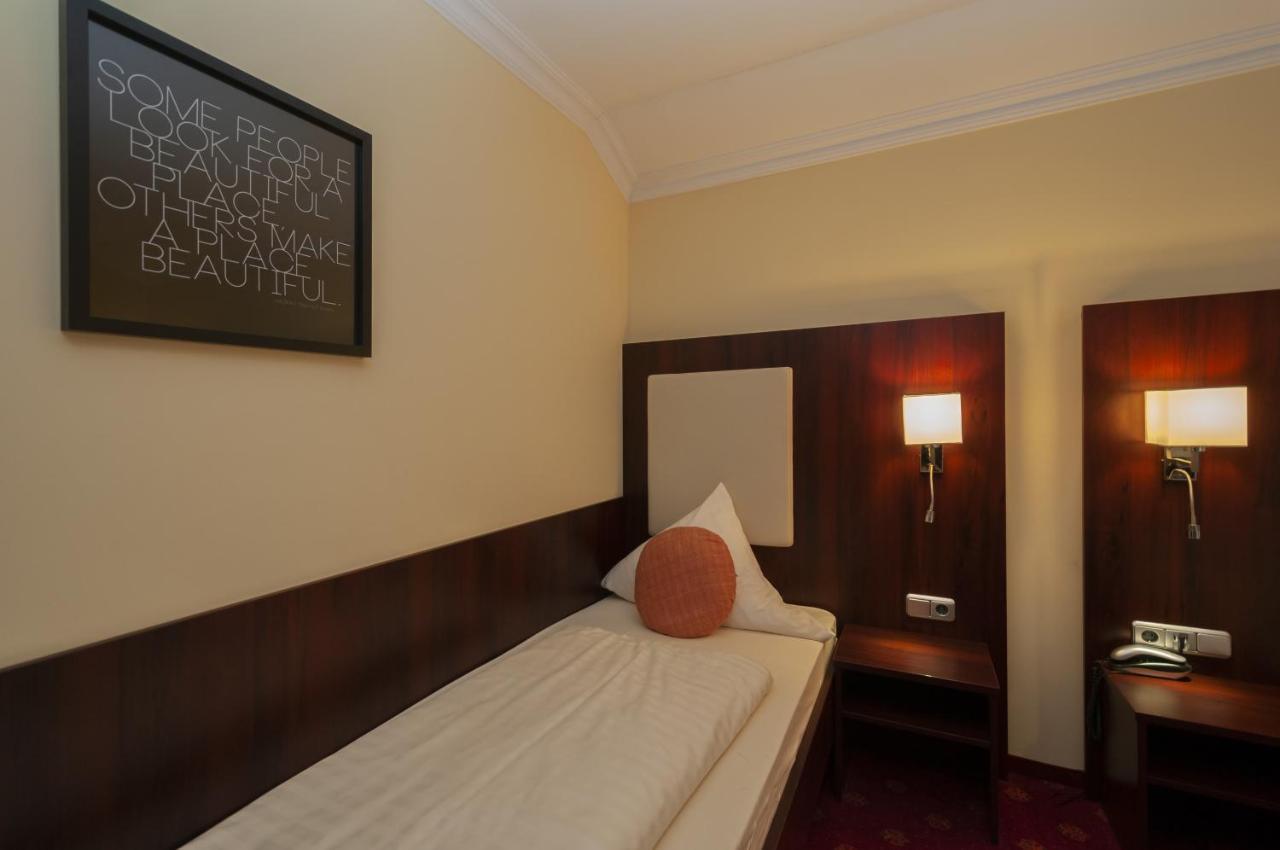 Hotel Gruene Tanne Hamburgo Exterior foto